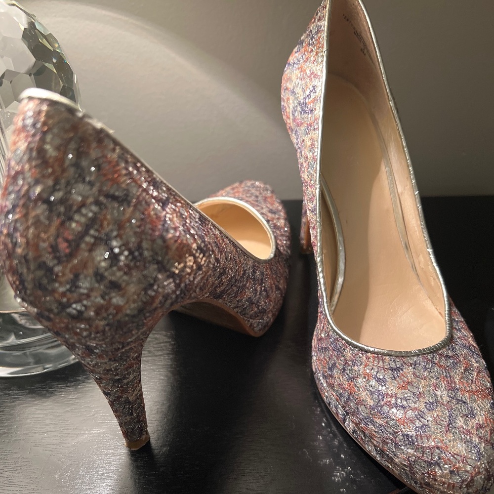 Size 8M Nine West sparky Holiday heels with bronze/ gold/ black sparkly flecks